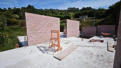 Moradia V3 em fase de contrução
