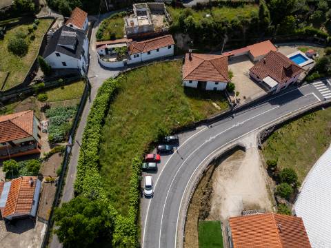 Moradia V3 para Recuperar às Portas de Paredes de Coura