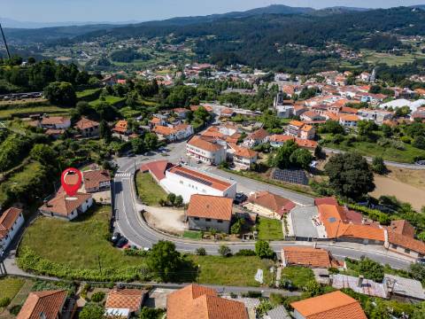 Moradia V3 para Recuperar às Portas de Paredes de Coura