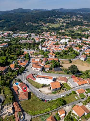 Moradia V3 para Recuperar às Portas de Paredes de Coura