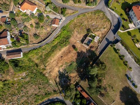 Terreno com Ruína para restauro em Arcozelo