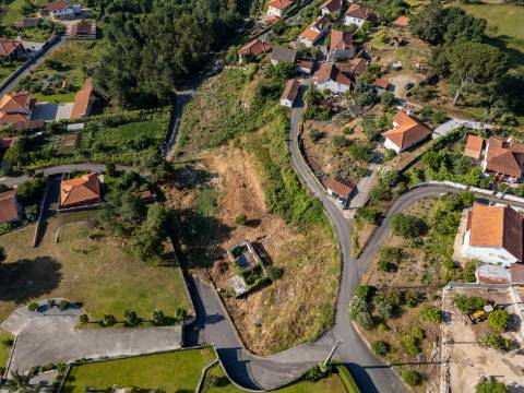 Terreno com Ruína para restauro em Arcozelo