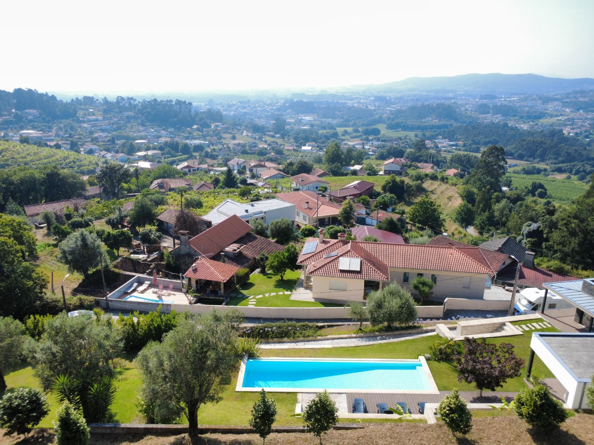 Quinta com Casa em Pedra, Vista Mar e Potencial de Construção | Tregosa | Barcelos
