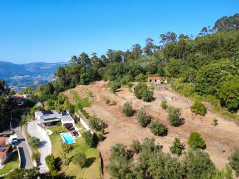 Quinta com Casa em Pedra, Vista Mar e Potencial de Construção | Tregosa | Barcelos
