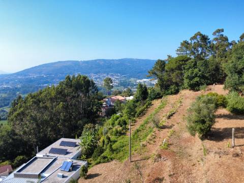 Quinta com Casa em Pedra, Vista Mar e Potencial de Construção | Tregosa | Barcelos
