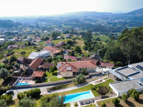 Quinta com Casa em Pedra, Vista Mar e Potencial de Construção | Tregosa | Barcelos
