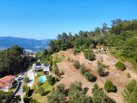 Quinta com Casa em Pedra, Vista Mar e Potencial de Construção | Tregosa | Barcelos
