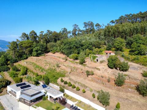 Quinta com Casa em Pedra, Vista Mar e Potencial de Construção | Tregosa | Barcelos
