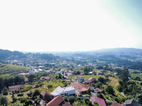 Quinta com Casa em Pedra, Vista Mar e Potencial de Construção | Tregosa | Barcelos
