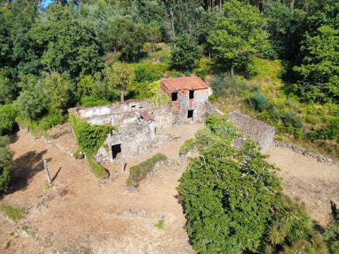 Quinta com Casa em Pedra, Vista Mar e Potencial de Construção | Tregosa | Barcelos
