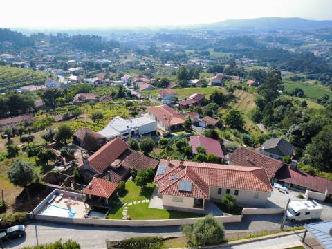 Quinta com Casa em Pedra, Vista Mar e Potencial de Construção | Tregosa | Barcelos
