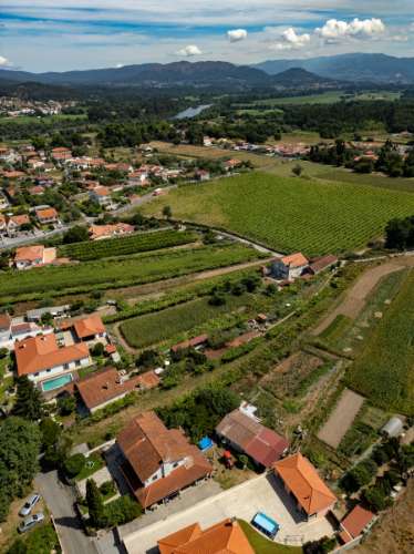 Construa a moradia dos seus sonhos no refúgio perfeito!