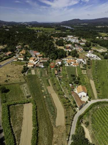 Construa a moradia dos seus sonhos no refúgio perfeito!