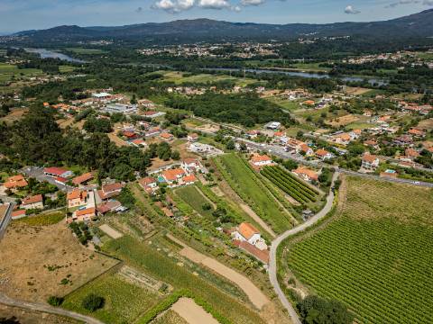 Construa a moradia dos seus sonhos no refúgio perfeito!