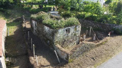 Ruína com Terreno para Restauro - Arcos de Valdevez