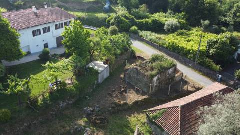 Ruína com Terreno para Restauro - Arcos de Valdevez