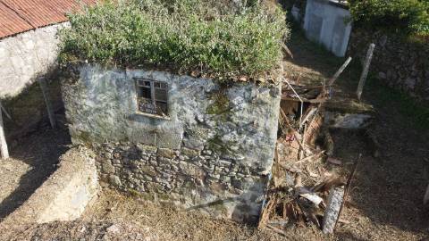 Ruína com Terreno para Restauro - Arcos de Valdevez