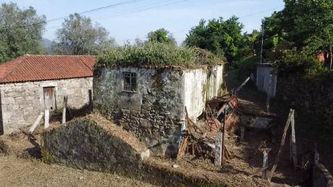 Ruína com Terreno para Restauro - Arcos de Valdevez