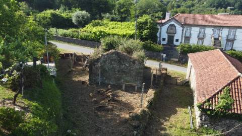 Ruína com Terreno para Restauro - Arcos de Valdevez