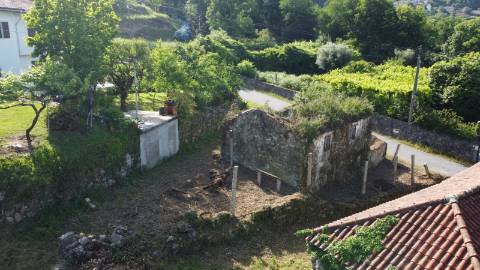 Ruína com Terreno para Restauro - Arcos de Valdevez