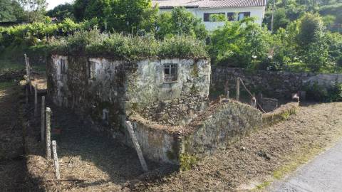 Ruína com Terreno para Restauro - Arcos de Valdevez