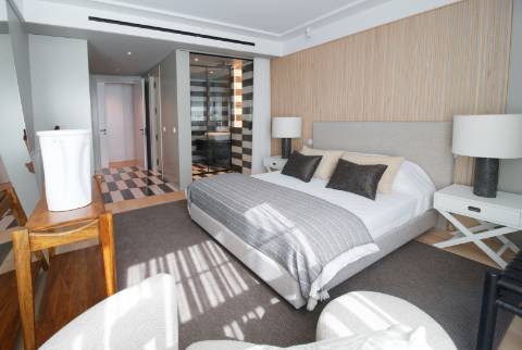 T3 - Savoy Residence Insular
