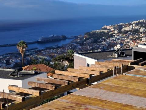 Moradia T3 com Vista Panorâmica sobre a Baía do Funchal