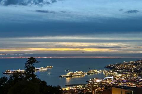 Moradia de luxo contemporânea com vista mar - Funchal