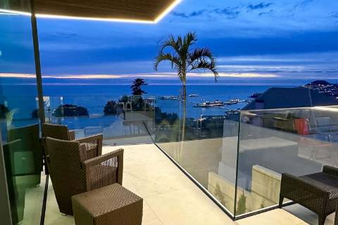 Moradia de luxo contemporânea com vista mar - Funchal