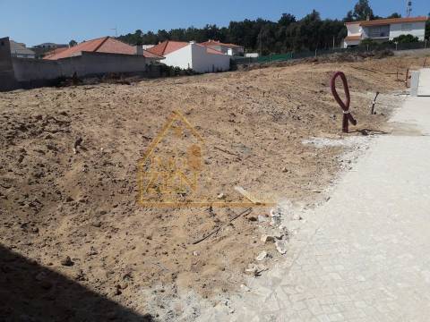 Terreno urbano localizado na Foz do Arelho