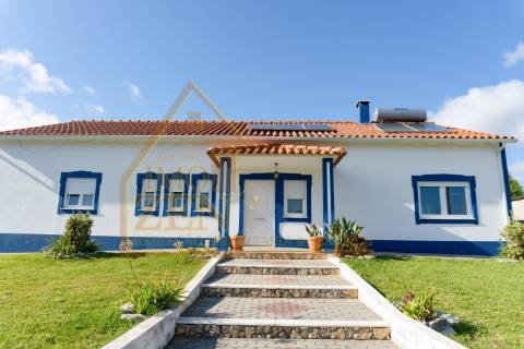 Fantástica Moradia T3 de arquitetura tradicional, num lote de 15.560m2