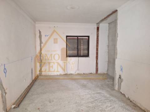 Apartamento T2+1 localizado no Nadadouro