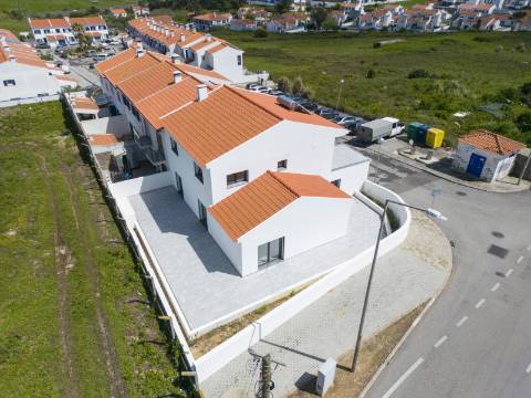 Moradia T4 com logradouro na Ericeira perto do terminal dos autocarros