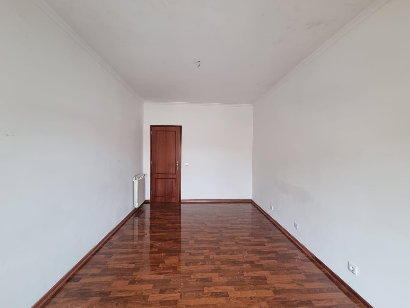 Apartamento T2 para Arrendamento em Mafra - Disponível em Agosto