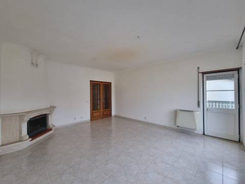Apartamento T2 para Arrendamento em Mafra - Disponível em Agosto