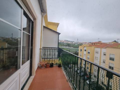Apartamento T2 para Arrendamento em Mafra - Disponível em Agosto