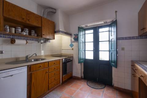 Moradia T4 no centro da Vila de Santa Cruz a 100m da praia e 22km do centro da Ericeira