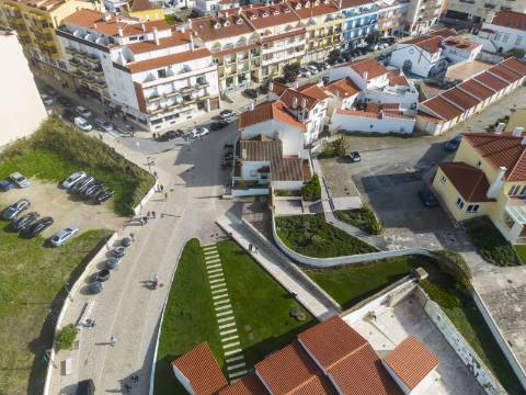 Moradia T4 no centro da Vila de Santa Cruz a 100m da praia e 22km do centro da Ericeira