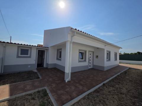 Moradia T3 moderna para arrendar em Cerca, Silveira, Torres Vedras.