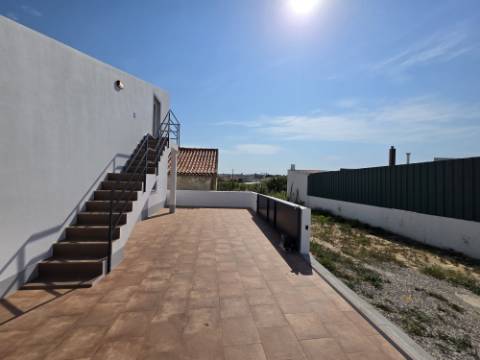 Moradia T3 moderna para arrendar em Cerca, Silveira, Torres Vedras.