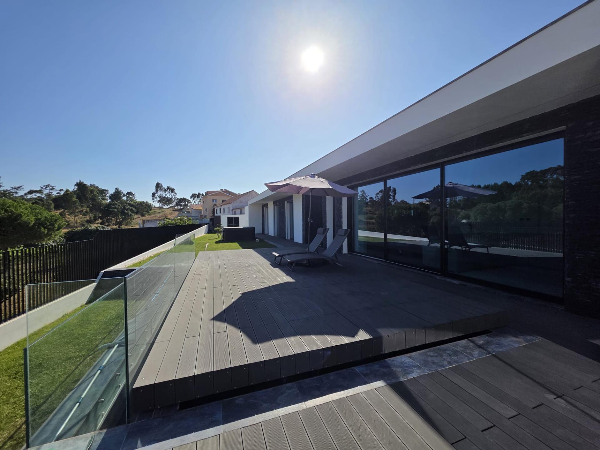 Moradia T4 Térrea Contemporânea com piscina e Jacuzzi - 8 km Ericeira