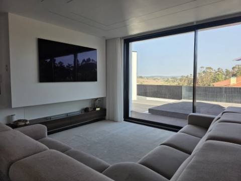 Moradia T4 Térrea Contemporânea com piscina e Jacuzzi - 8 km Ericeira