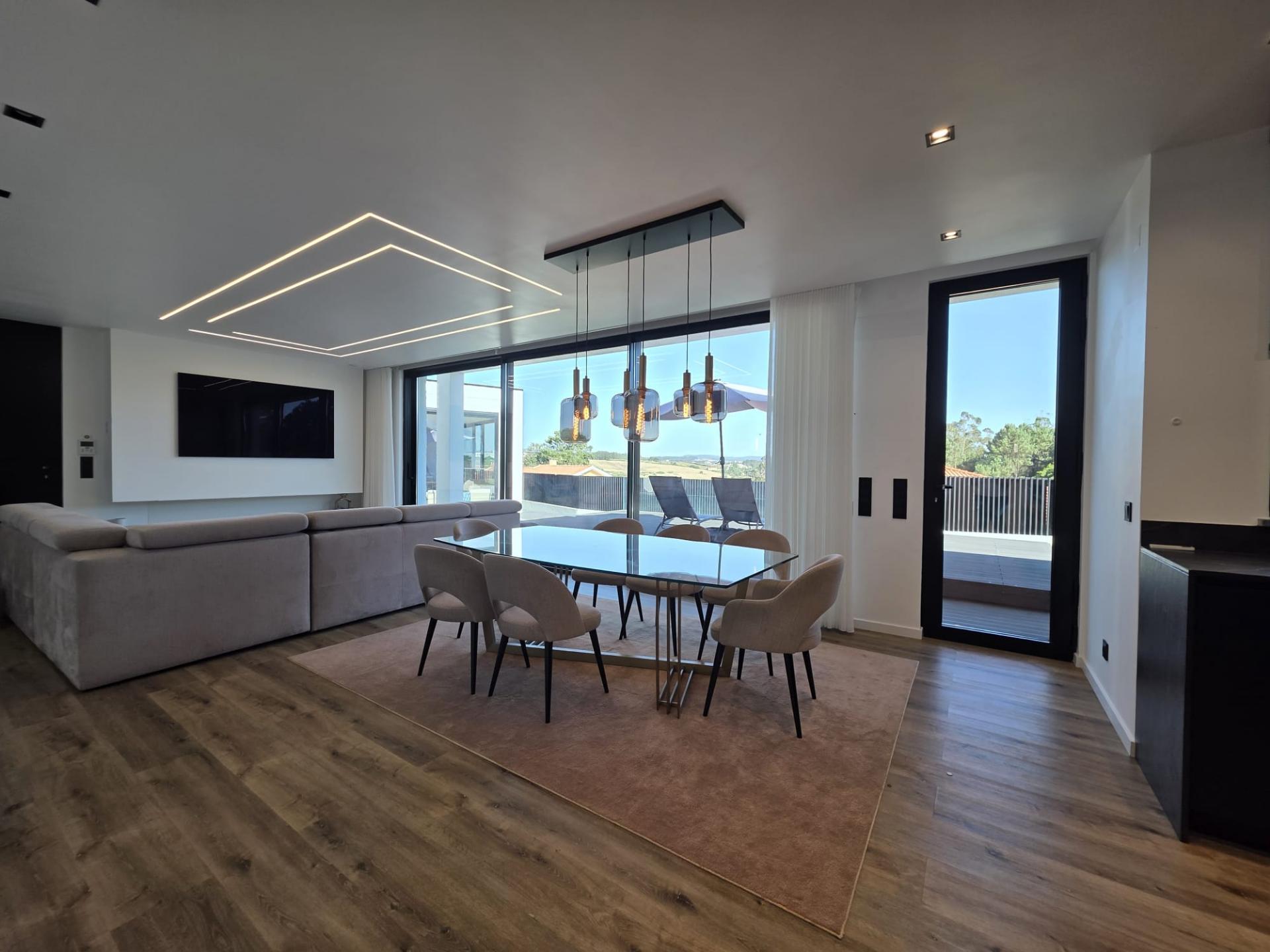 Moradia T4 Térrea Contemporânea com piscina e Jacuzzi - 8 km Ericeira