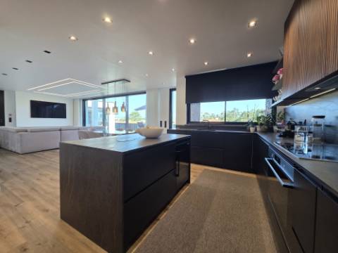 Moradia T4 Térrea Contemporânea com piscina e Jacuzzi - 8 km Ericeira