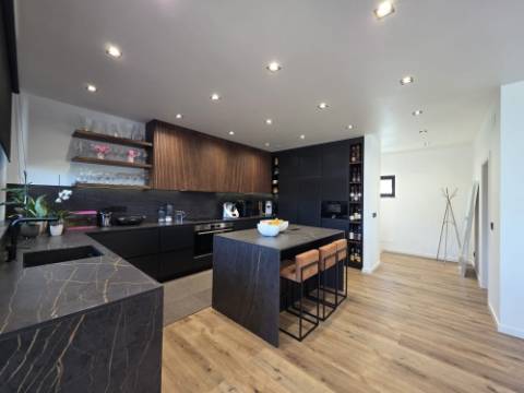 Moradia T4 Térrea Contemporânea com piscina e Jacuzzi - 8 km Ericeira