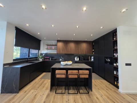 Moradia T4 Térrea Contemporânea com piscina e Jacuzzi - 8 km Ericeira