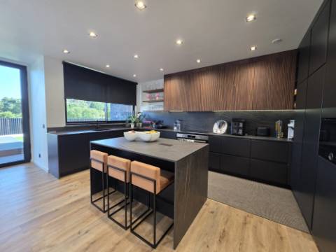 Moradia T4 Térrea Contemporânea com piscina e Jacuzzi - 8 km Ericeira