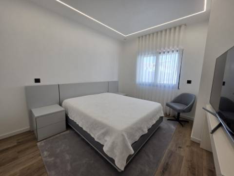 Moradia T4 Térrea Contemporânea com piscina e Jacuzzi - 8 km Ericeira