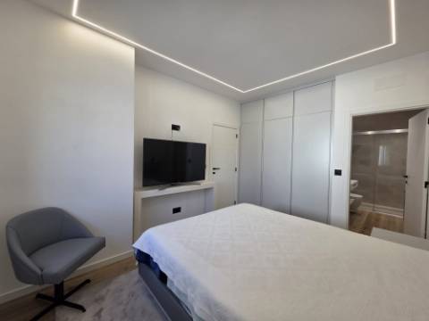 Moradia T4 Térrea Contemporânea com piscina e Jacuzzi - 8 km Ericeira