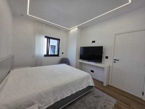 Moradia T4 Térrea Contemporânea com piscina e Jacuzzi - 8 km Ericeira